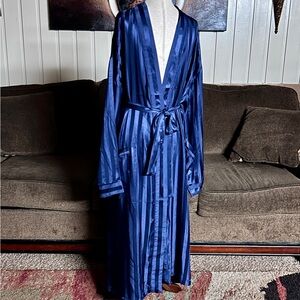 Murano ~ Vintage ~ Men’s One Size ~ Blue Striped ~ 100% Silk ~ Robe ~ New W/Tags
